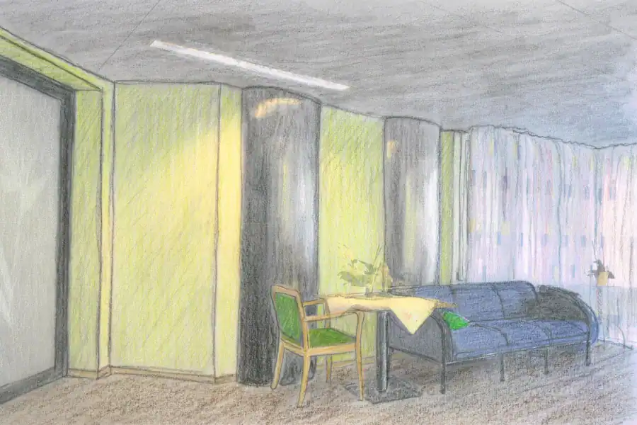 Farbstiftskizze der Sitzecke im Aufenthaltsraum eines Tageszentrums Demenz. Wand in hellem, sanftem Gelbgrün und warmem Grau, weisser, sanft gemusterter Fenstervorhang, brauner Boden und weisse Decke. Für die Präsentation des Farb- und Materialkonzepts in einem Studienprojekt.